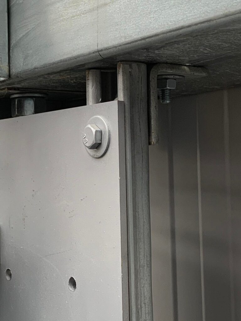 Metal plate unistrut